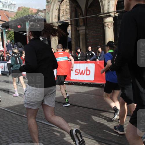 05.10.2025 - 20. swb-Marathon Bremen Yannick Fuchs http://msf.ph/oto/9319094 05.10.2025 11:34:00 Ziel  meine-sportfotos.de