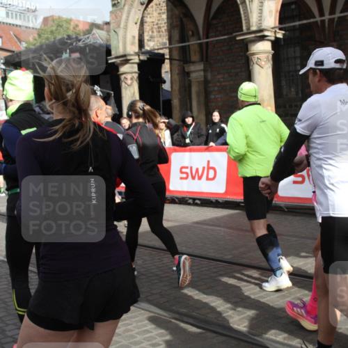 05.10.2025 - 20. swb-Marathon Bremen Yannick Fuchs http://msf.ph/oto/9319097 05.10.2025 11:34:02 Ziel  meine-sportfotos.de