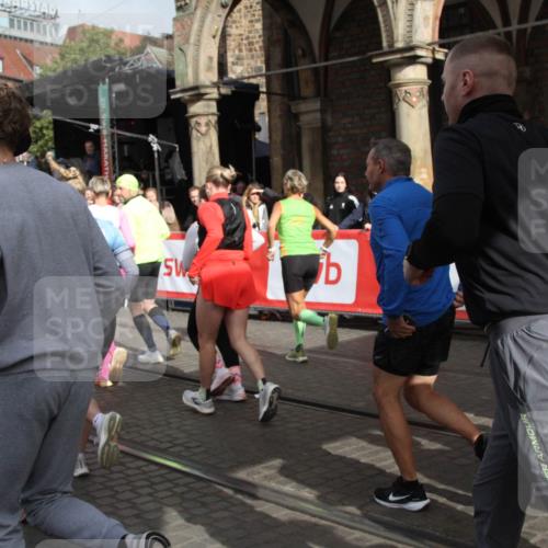 05.10.2025 - 20. swb-Marathon Bremen Yannick Fuchs http://msf.ph/oto/9319099 05.10.2025 11:34:03 Ziel  meine-sportfotos.de