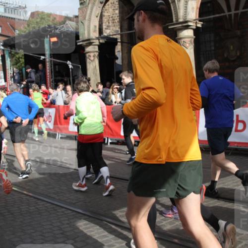 05.10.2025 - 20. swb-Marathon Bremen Yannick Fuchs http://msf.ph/oto/9319102 05.10.2025 11:34:05 Ziel  meine-sportfotos.de