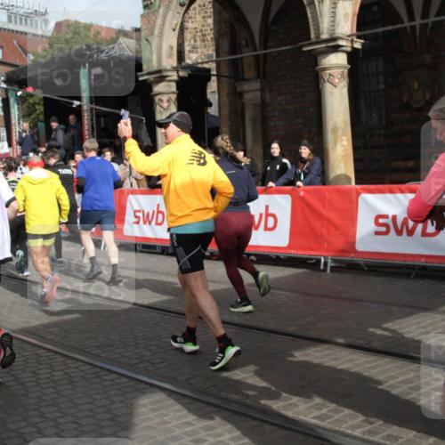 05.10.2025 - 20. swb-Marathon Bremen Yannick Fuchs http://msf.ph/oto/9319104 05.10.2025 11:34:07 Ziel  meine-sportfotos.de