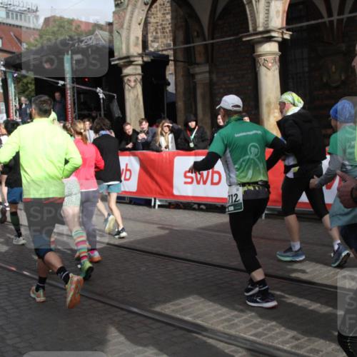 05.10.2025 - 20. swb-Marathon Bremen Yannick Fuchs http://msf.ph/oto/9319111 05.10.2025 11:34:10 Ziel  meine-sportfotos.de