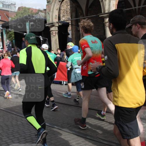 05.10.2025 - 20. swb-Marathon Bremen Yannick Fuchs http://msf.ph/oto/9319113 05.10.2025 11:34:11 Ziel  meine-sportfotos.de