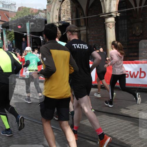 05.10.2025 - 20. swb-Marathon Bremen Yannick Fuchs http://msf.ph/oto/9319114 05.10.2025 11:34:11 Ziel  meine-sportfotos.de
