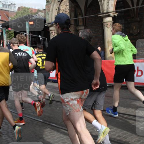 05.10.2025 - 20. swb-Marathon Bremen Yannick Fuchs http://msf.ph/oto/9319115 05.10.2025 11:34:12 Ziel  meine-sportfotos.de