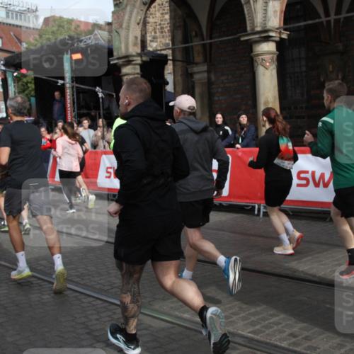 05.10.2025 - 20. swb-Marathon Bremen Yannick Fuchs http://msf.ph/oto/9319117 05.10.2025 11:34:13 Ziel  meine-sportfotos.de