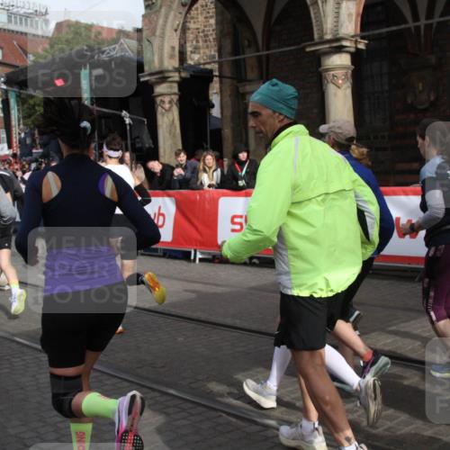 05.10.2025 - 20. swb-Marathon Bremen Yannick Fuchs http://msf.ph/oto/9319124 05.10.2025 11:34:16 Ziel  meine-sportfotos.de