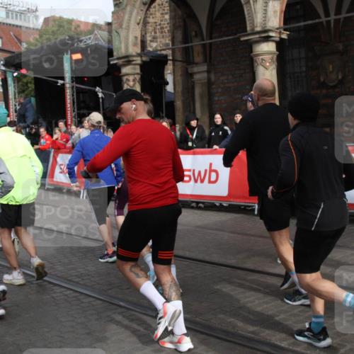 05.10.2025 - 20. swb-Marathon Bremen Yannick Fuchs http://msf.ph/oto/9319127 05.10.2025 11:34:17 Ziel  meine-sportfotos.de