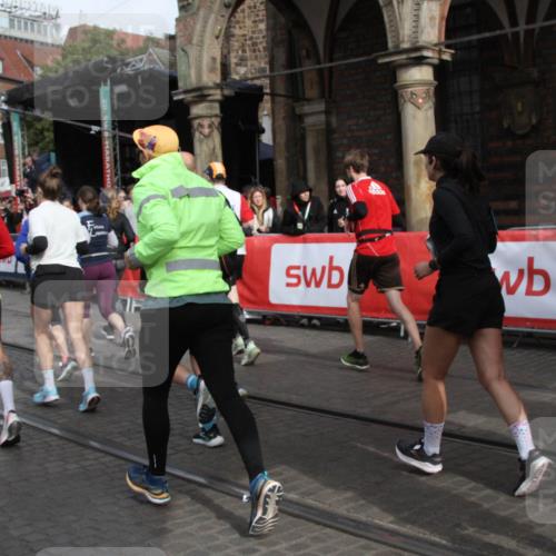 05.10.2025 - 20. swb-Marathon Bremen Yannick Fuchs http://msf.ph/oto/9319129 05.10.2025 11:34:18 Ziel  meine-sportfotos.de