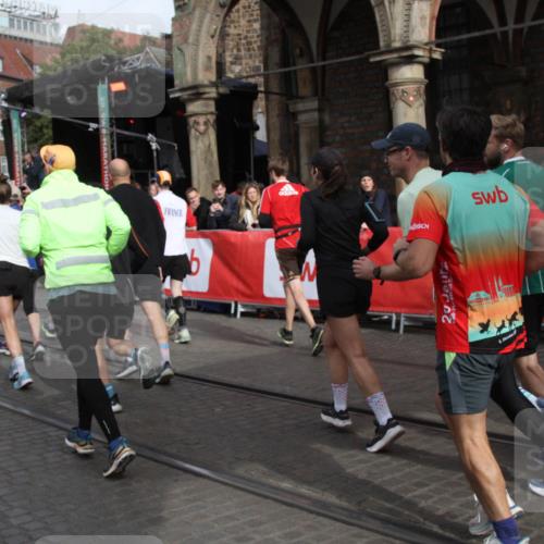 05.10.2025 - 20. swb-Marathon Bremen Yannick Fuchs http://msf.ph/oto/9319130 05.10.2025 11:34:18 Ziel  meine-sportfotos.de