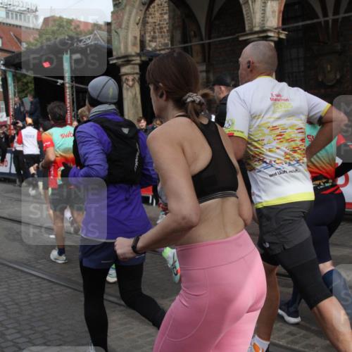05.10.2025 - 20. swb-Marathon Bremen Yannick Fuchs http://msf.ph/oto/9319133 05.10.2025 11:34:19 Ziel  meine-sportfotos.de