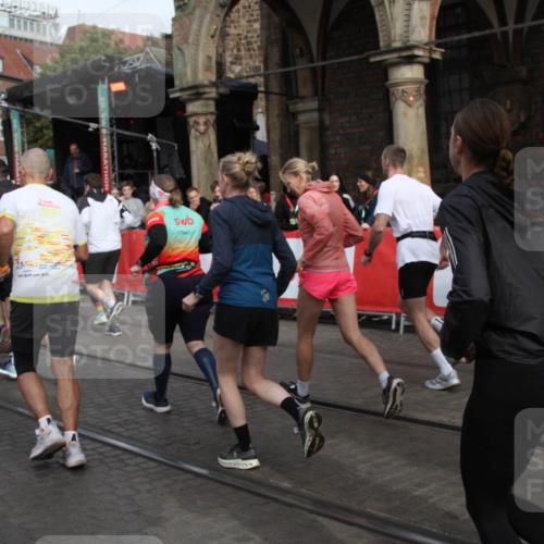05.10.2025 - 20. swb-Marathon Bremen Yannick Fuchs http://msf.ph/oto/9319136 05.10.2025 11:34:20 Ziel  meine-sportfotos.de