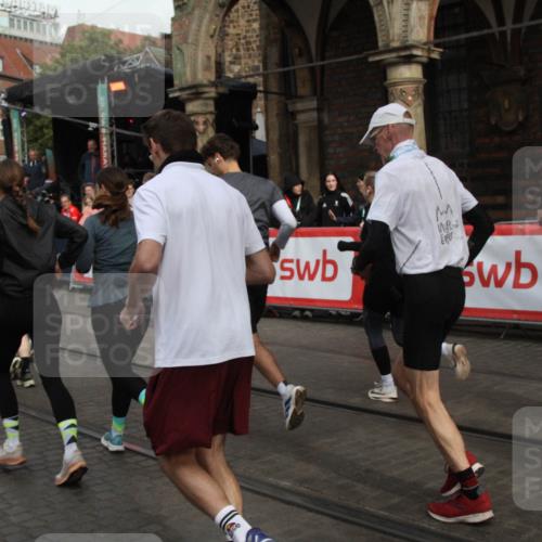 05.10.2025 - 20. swb-Marathon Bremen Yannick Fuchs http://msf.ph/oto/9319139 05.10.2025 11:34:21 Ziel  meine-sportfotos.de