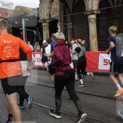 05.10.2025 - 20. swb-Marathon Bremen Yannick Fuchs http://msf.ph/oto/9319143 05.10.2025 11:34:23 Ziel  meine-sportfotos.de