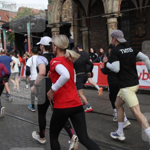 05.10.2025 - 20. swb-Marathon Bremen Yannick Fuchs http://msf.ph/oto/9319145 05.10.2025 11:34:24 Ziel  meine-sportfotos.de