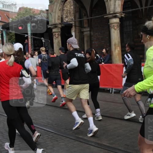 05.10.2025 - 20. swb-Marathon Bremen Yannick Fuchs http://msf.ph/oto/9319146 05.10.2025 11:34:24 Ziel  meine-sportfotos.de