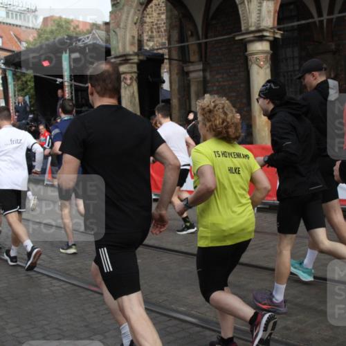 05.10.2025 - 20. swb-Marathon Bremen Yannick Fuchs http://msf.ph/oto/9319150 05.10.2025 11:34:26 Ziel  meine-sportfotos.de