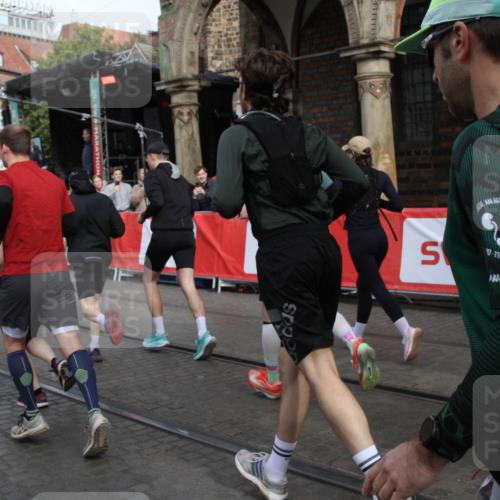 05.10.2025 - 20. swb-Marathon Bremen Yannick Fuchs http://msf.ph/oto/9319153 05.10.2025 11:34:28 Ziel  meine-sportfotos.de