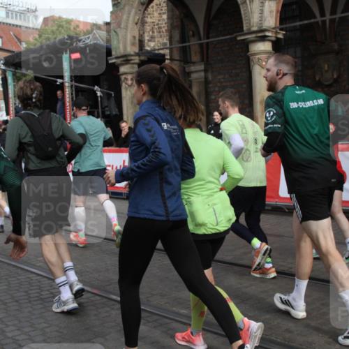 05.10.2025 - 20. swb-Marathon Bremen Yannick Fuchs http://msf.ph/oto/9319155 05.10.2025 11:34:28 Ziel  meine-sportfotos.de