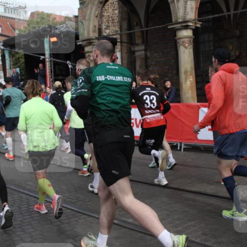 05.10.2025 - 20. swb-Marathon Bremen Yannick Fuchs http://msf.ph/oto/9319156 05.10.2025 11:34:29 Ziel  meine-sportfotos.de