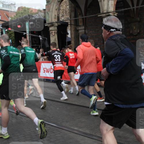 05.10.2025 - 20. swb-Marathon Bremen Yannick Fuchs http://msf.ph/oto/9319157 05.10.2025 11:34:29 Ziel  meine-sportfotos.de
