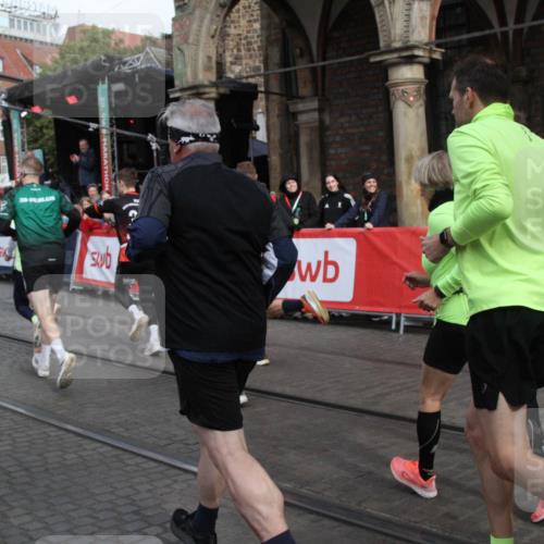 05.10.2025 - 20. swb-Marathon Bremen Yannick Fuchs http://msf.ph/oto/9319158 05.10.2025 11:34:30 Ziel  meine-sportfotos.de