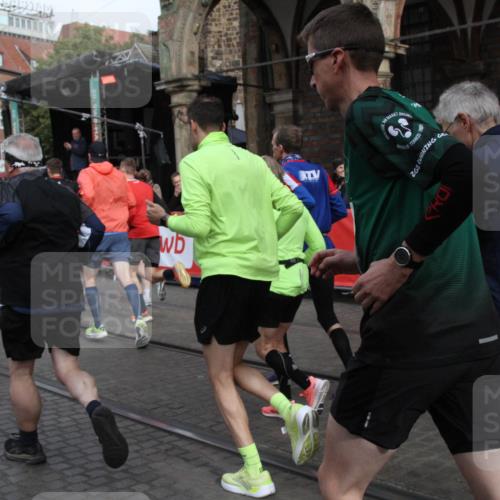 05.10.2025 - 20. swb-Marathon Bremen Yannick Fuchs http://msf.ph/oto/9319159 05.10.2025 11:34:30 Ziel  meine-sportfotos.de