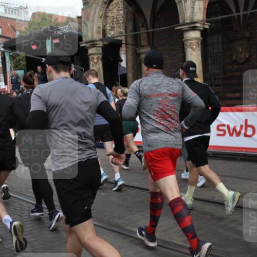 05.10.2025 - 20. swb-Marathon Bremen Yannick Fuchs http://msf.ph/oto/9319161 05.10.2025 11:34:32 Ziel  meine-sportfotos.de