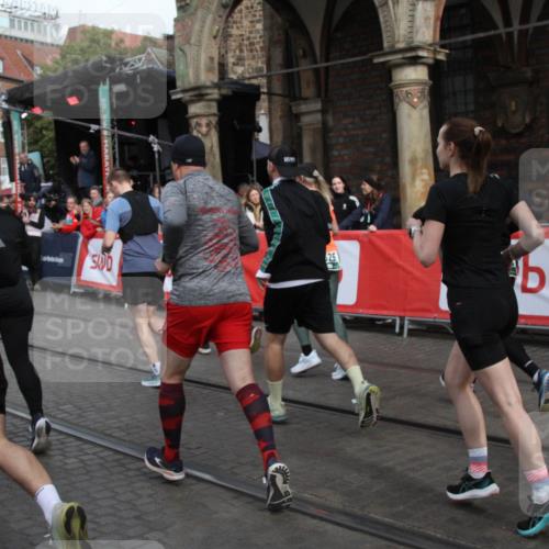 05.10.2025 - 20. swb-Marathon Bremen Yannick Fuchs http://msf.ph/oto/9319162 05.10.2025 11:34:32 Ziel  meine-sportfotos.de