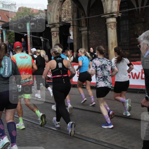 05.10.2025 - 20. swb-Marathon Bremen Yannick Fuchs http://msf.ph/oto/9319166 05.10.2025 11:34:34 Ziel  meine-sportfotos.de