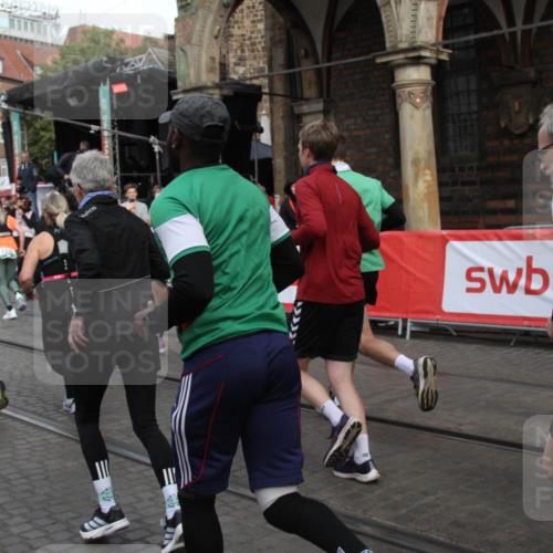 05.10.2025 - 20. swb-Marathon Bremen Yannick Fuchs http://msf.ph/oto/9319168 05.10.2025 11:34:35 Ziel  meine-sportfotos.de