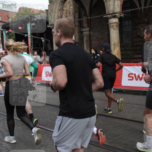 05.10.2025 - 20. swb-Marathon Bremen Yannick Fuchs http://msf.ph/oto/9319170 05.10.2025 11:34:36 Ziel  meine-sportfotos.de