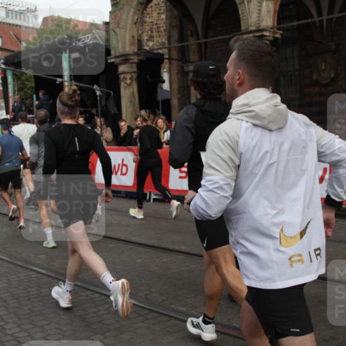 05.10.2025 - 20. swb-Marathon Bremen Yannick Fuchs http://msf.ph/oto/9319173 05.10.2025 11:34:37 Ziel  meine-sportfotos.de