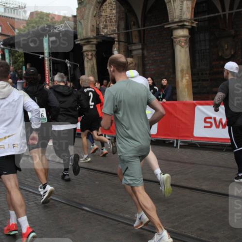 05.10.2025 - 20. swb-Marathon Bremen Yannick Fuchs http://msf.ph/oto/9319174 05.10.2025 11:34:38 Ziel  meine-sportfotos.de