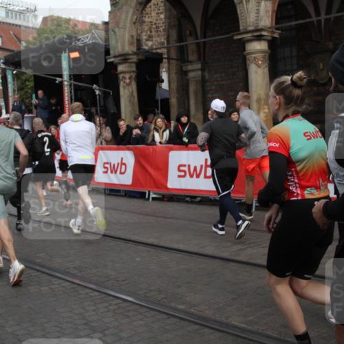 05.10.2025 - 20. swb-Marathon Bremen Yannick Fuchs http://msf.ph/oto/9319176 05.10.2025 11:34:39 Ziel  meine-sportfotos.de