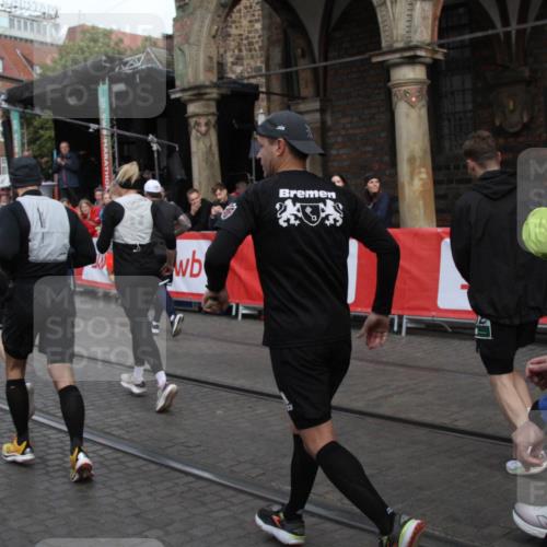 05.10.2025 - 20. swb-Marathon Bremen Yannick Fuchs http://msf.ph/oto/9319179 05.10.2025 11:34:40 Ziel  meine-sportfotos.de