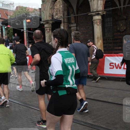 05.10.2025 - 20. swb-Marathon Bremen Yannick Fuchs http://msf.ph/oto/9319183 05.10.2025 11:34:42 Ziel  meine-sportfotos.de