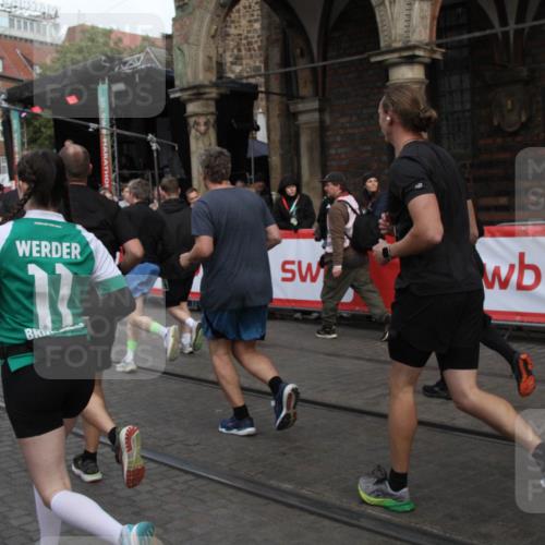 05.10.2025 - 20. swb-Marathon Bremen Yannick Fuchs http://msf.ph/oto/9319184 05.10.2025 11:34:42 Ziel  meine-sportfotos.de