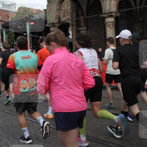 05.10.2025 - 20. swb-Marathon Bremen Yannick Fuchs http://msf.ph/oto/9319187 05.10.2025 11:34:43 Ziel  meine-sportfotos.de