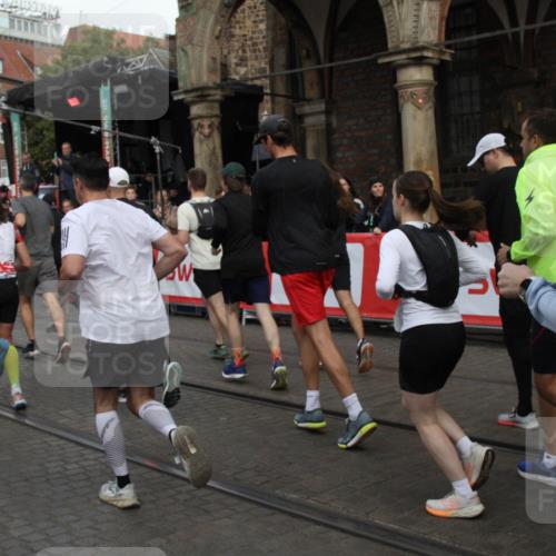 05.10.2025 - 20. swb-Marathon Bremen Yannick Fuchs http://msf.ph/oto/9319189 05.10.2025 11:34:44 Ziel  meine-sportfotos.de