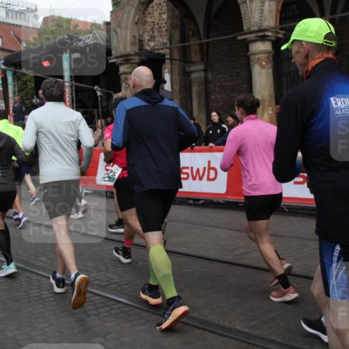 05.10.2025 - 20. swb-Marathon Bremen Yannick Fuchs http://msf.ph/oto/9319193 05.10.2025 11:34:46 Ziel  meine-sportfotos.de
