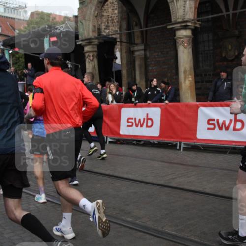 05.10.2025 - 20. swb-Marathon Bremen Yannick Fuchs http://msf.ph/oto/9319196 05.10.2025 11:34:48 Ziel  meine-sportfotos.de