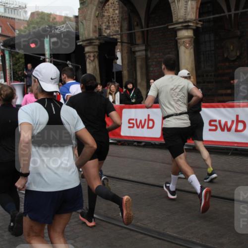 05.10.2025 - 20. swb-Marathon Bremen Yannick Fuchs http://msf.ph/oto/9319203 05.10.2025 11:34:51 Ziel  meine-sportfotos.de