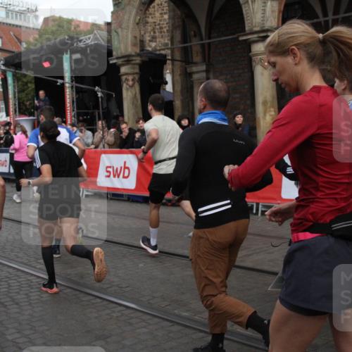 05.10.2025 - 20. swb-Marathon Bremen Yannick Fuchs http://msf.ph/oto/9319204 05.10.2025 11:34:51 Ziel  meine-sportfotos.de