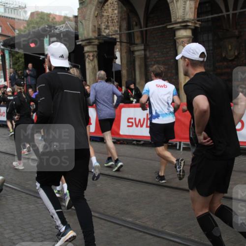 05.10.2025 - 20. swb-Marathon Bremen Yannick Fuchs http://msf.ph/oto/9319211 05.10.2025 11:34:54 Ziel  meine-sportfotos.de