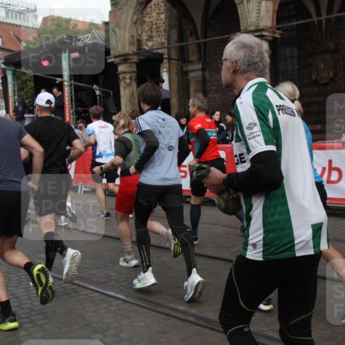 05.10.2025 - 20. swb-Marathon Bremen Yannick Fuchs http://msf.ph/oto/9319214 05.10.2025 11:34:55 Ziel  meine-sportfotos.de