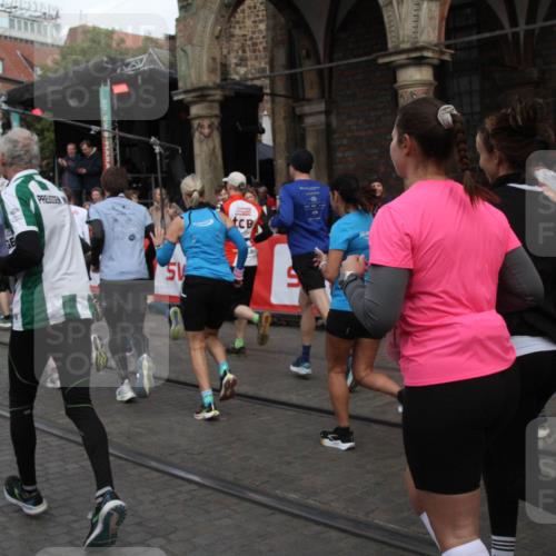 05.10.2025 - 20. swb-Marathon Bremen Yannick Fuchs http://msf.ph/oto/9319216 05.10.2025 11:34:56 Ziel  meine-sportfotos.de