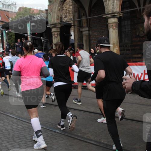 05.10.2025 - 20. swb-Marathon Bremen Yannick Fuchs http://msf.ph/oto/9319218 05.10.2025 11:34:57 Ziel  meine-sportfotos.de