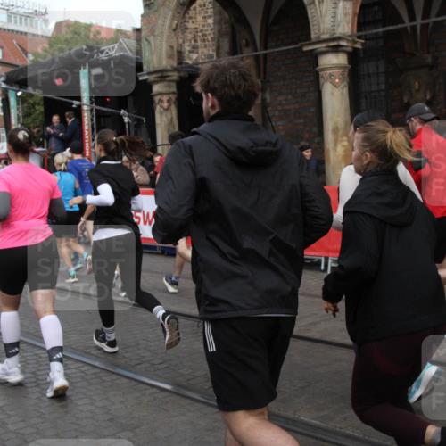 05.10.2025 - 20. swb-Marathon Bremen Yannick Fuchs http://msf.ph/oto/9319219 05.10.2025 11:34:57 Ziel  meine-sportfotos.de