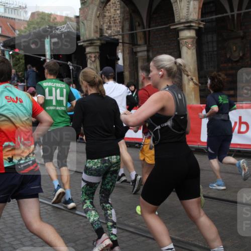 05.10.2025 - 20. swb-Marathon Bremen Yannick Fuchs http://msf.ph/oto/9319225 05.10.2025 11:34:59 Ziel  meine-sportfotos.de